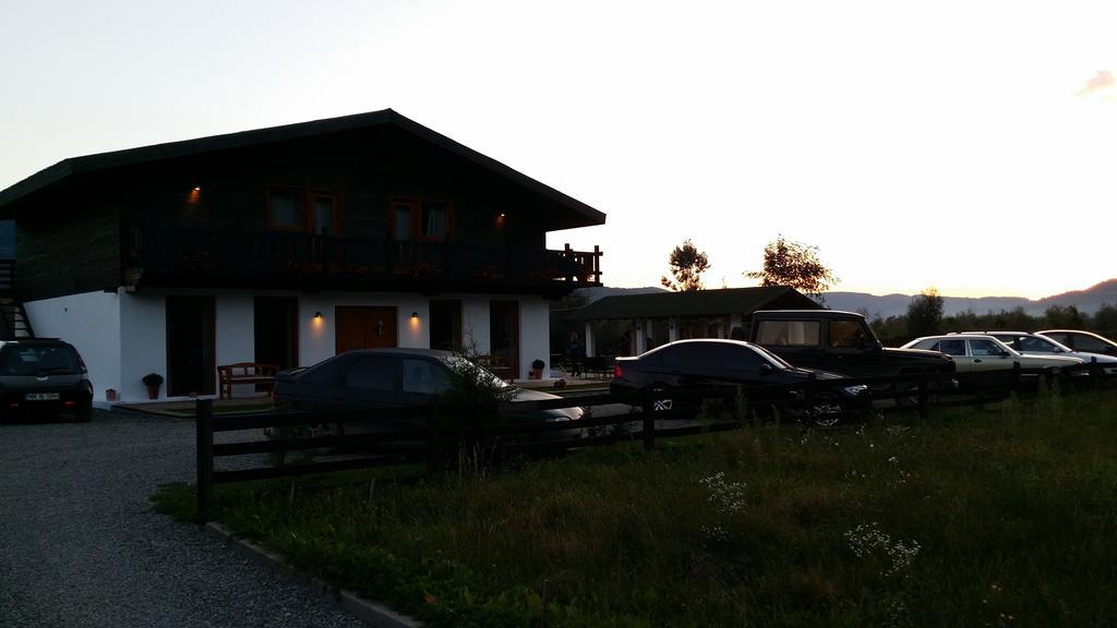 Landhaus Bed&Breakfast Vişeu de Sus Exteriör bild