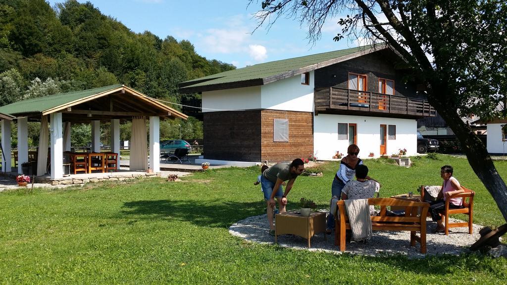 Landhaus Bed&Breakfast Vişeu de Sus Exteriör bild